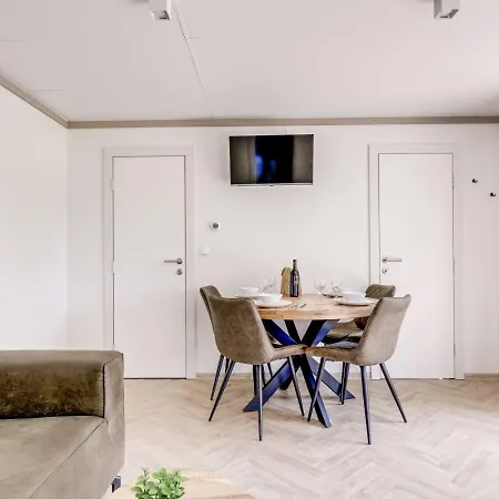 Cube Voor Vier Personen In Zennewijnen