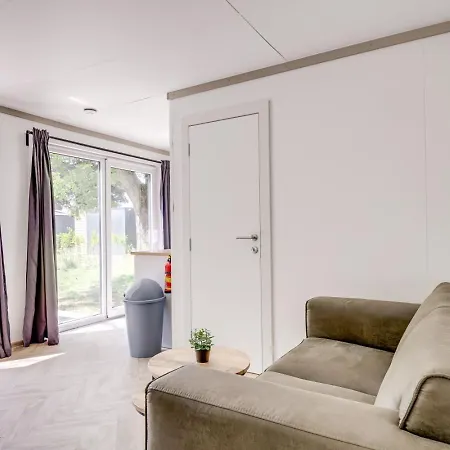 Cube Voor Vier Personen In Holiday home Zennewijnen